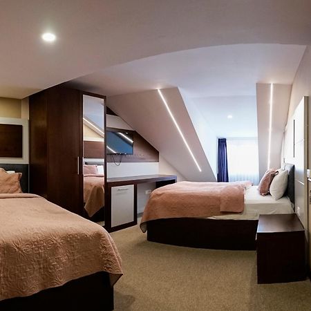 Hotel Prizreni Buitenkant foto