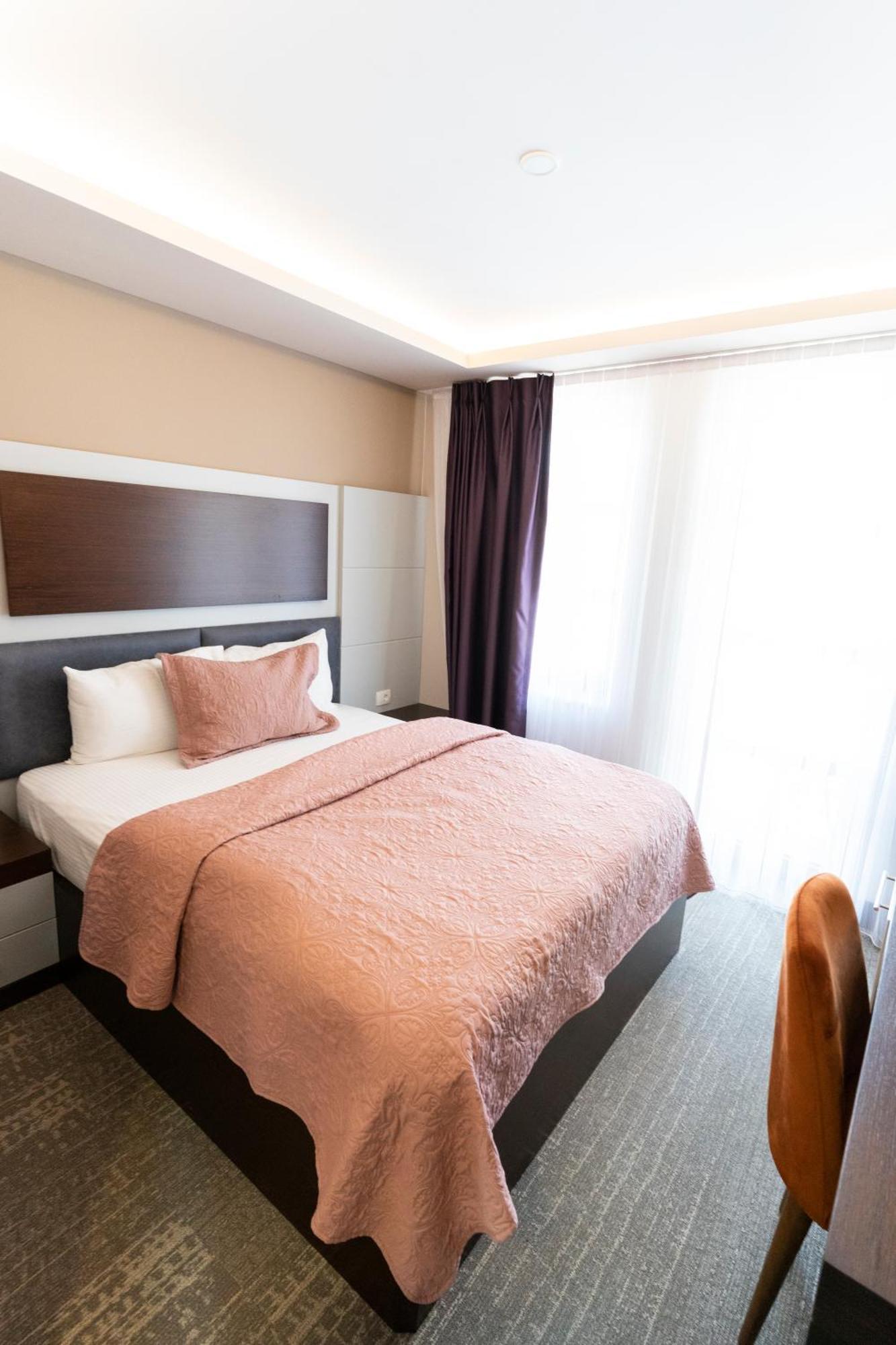 Hotel Prizreni Buitenkant foto