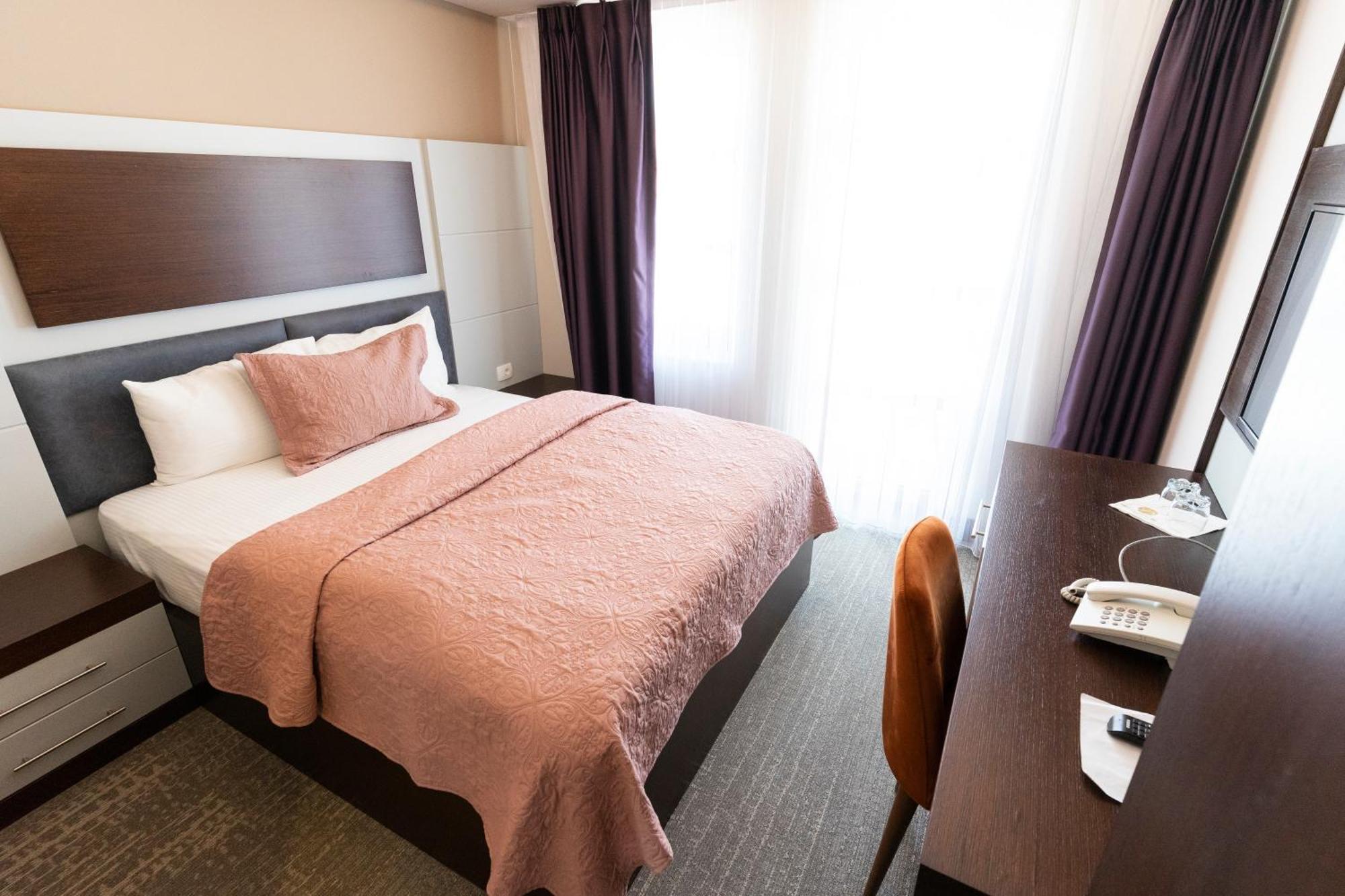 Hotel Prizreni Buitenkant foto